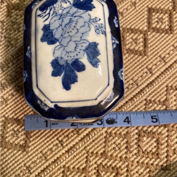 Trinket Box Blue & White Floral Chinoiserie Marked - Picture 2 of 6